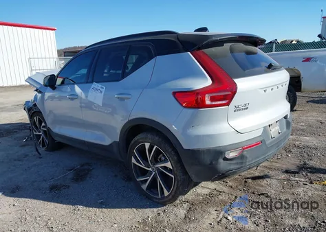 2022 Volvo Xc40 T5 R-Design from USA, damaged, VIN YV4162UM2N2665177